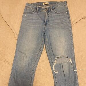 Madewell straight legged jean with ripped knee. Perfect Vintage Jean